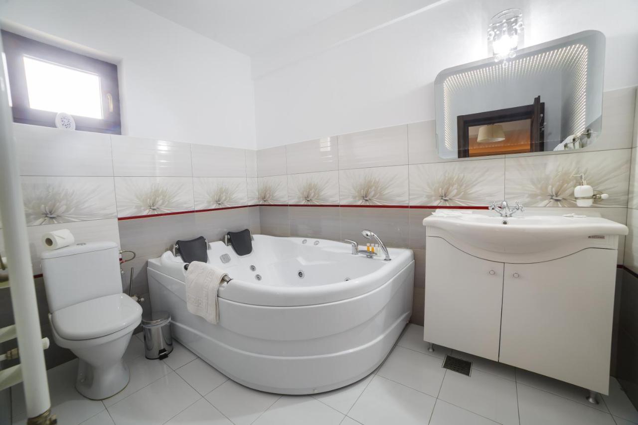 Gradina Mariajelor Hotel Câmpulung Moldovenesc المظهر الخارجي الصورة