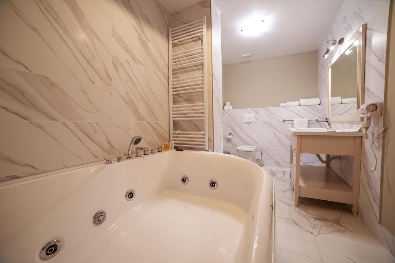 Gradina Mariajelor Hotel Câmpulung Moldovenesc المظهر الخارجي الصورة