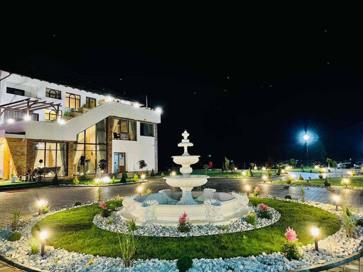 Gradina Mariajelor Hotel Câmpulung Moldovenesc المظهر الخارجي الصورة